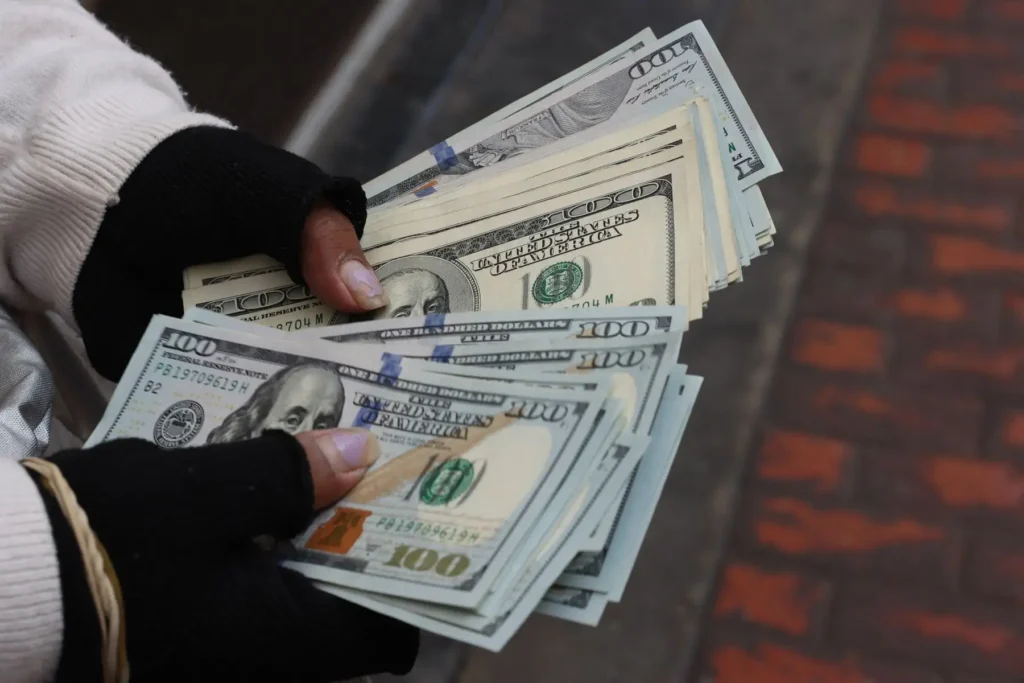 ¿Cuál es la cotización del dólar hoy lunes 8 de setiembre del 2025?